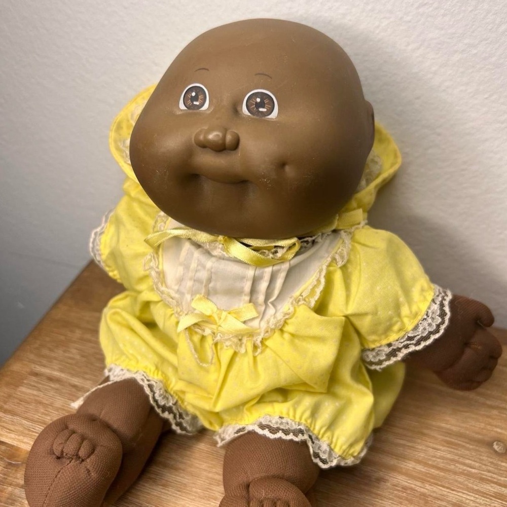 Vintage 1985 African American Cabbage Patch Doll by Coleco with Dress Bonnet - Picture 7 of 8
